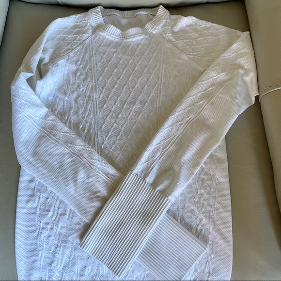 Lululemon restless top - Picture 1 of 4